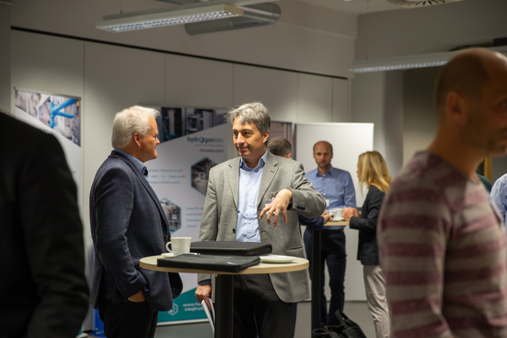 Networking im Rahmen des Fachforums "Power-to-X: Grüne Energie für alle Sektoren"