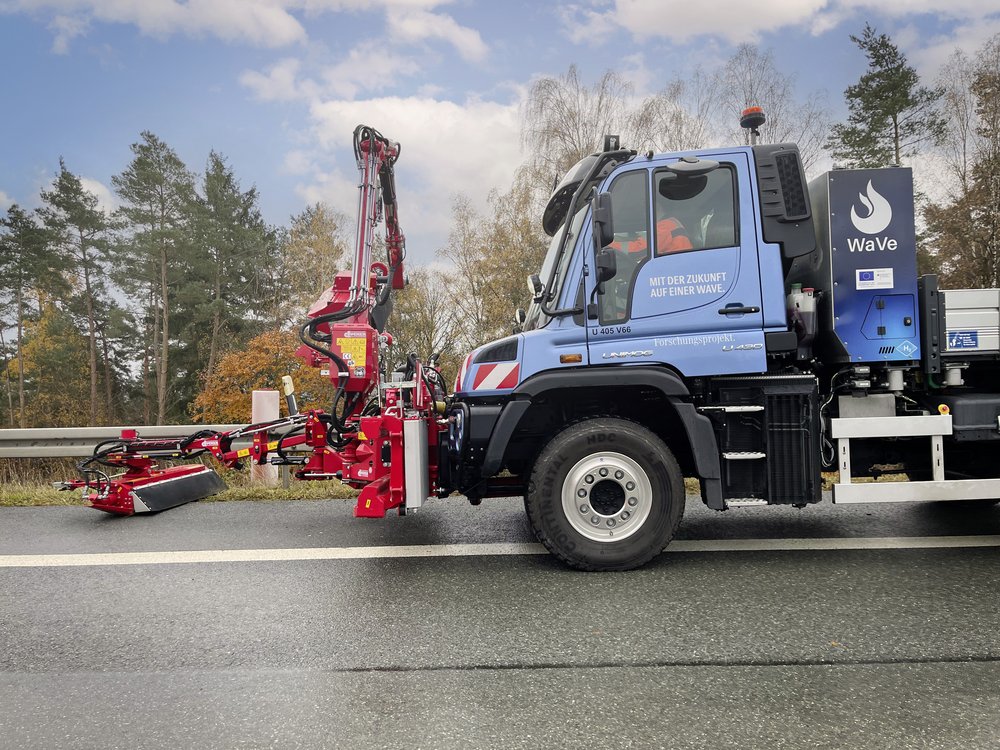 Einsatzfähiger Unimog Prototyp mit Wasserstoffantrieb in der Praxiserprobung